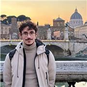 Laureato in Chimica e tecnologie farmaceutiche